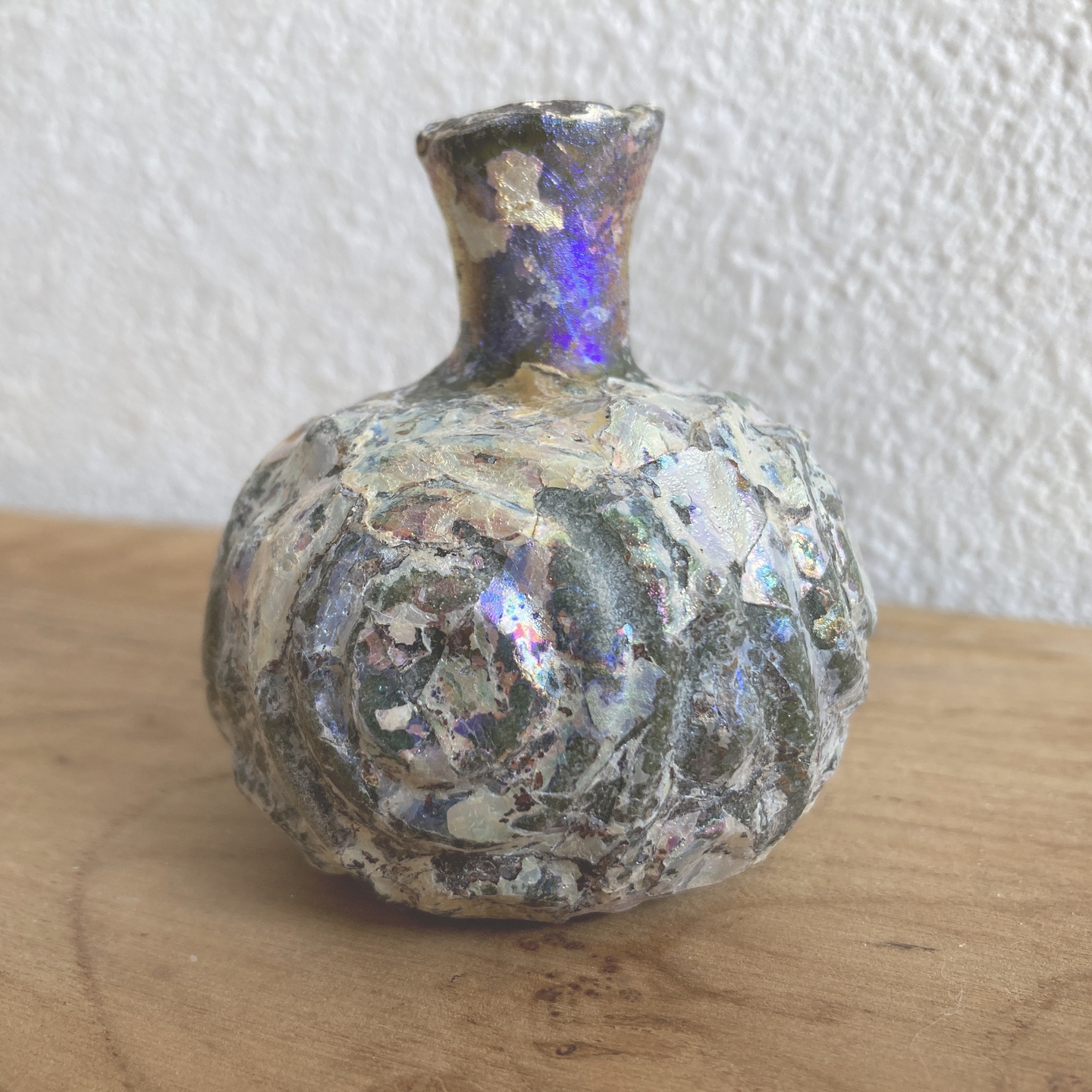 渦巻き模様のローマングラスの小瓶
